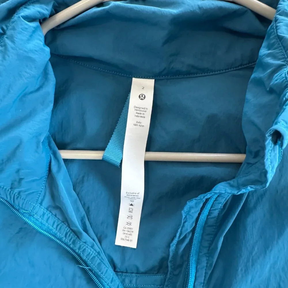 Lululemon Evergreen Cropped Anorak in Hawaiian Blue